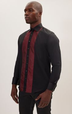 Camicia formale abbottonata collo alto manica lunga. M ade con tessuto europeo in puro cotone, pannelli in lurex sul petto, smalto nero con bottoni in argento e polsini alla francese con gemelli in seta annodati.  Vestibilità su misura  100% cotone  Fatto in Turchia  STILE # 4767 Luxury Red Formal Shirt, Red Long Sleeve Semi-formal Tuxedo, Red Semi-formal Shirt With Spread Collar, Mens Red Dress Shirt, Red Collared Dress Shirt With Button Closure, French Cuff, Red S, Formal Shirts, Black Enamel