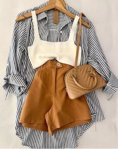 Summer Fall Transition Outfit Casual, Wine Walk Outfit, Summer 24 Outfit Ideas, European Outfits Summer, Neutral Outfits Summer, Florida Fall Fashion, Florida Fall, Outfit Verano, Fashion Style Inspiration