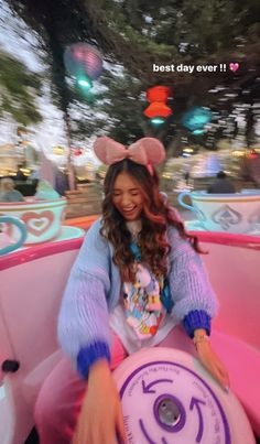 Pic Pose Ideas, Disneyland Aesthetic Outfit, Pink Blue Aesthetic, Emily Nelson, Disneyland Aesthetic, Disney Trip Outfits, Disney Outfits Women