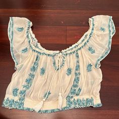 Nwot Free People Small Flowey White Blue Blouse Fitted Bohemian Light Blue Blouse, Fitted Light Blue Bohemian Blouse, Blue Peasant Top For Summer, Fitted Blue Peasant Top For Summer, White Blouse, Blue Blouse, Boho Clothing, Boho Outfits, Free People Tops