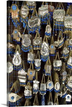 there are many silver and blue items on display