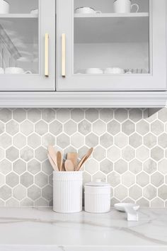 Inlay Hexagon Peel-and-Stick Wallpaper in Cream Neutral by NextWall Backsplash Wallpaper, Stick Tile Backsplash, Look Wallpaper, Wallpaper Project, Peel N Stick Backsplash, Traditional Tile, Tile Wallpaper, Metallic Wallpaper, Wallpaper Rolls