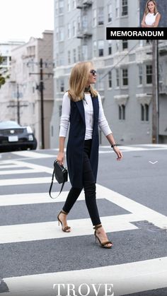 Long Vest Outfit, Style Casual Chic, Sleeveless Blazer, Long Vests, Street Look, Black Vest, Nyc Fashion, Vest Outfits, Inspired Outfits