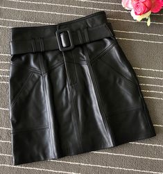 Womens Leather Skirt, Leather Clothes, Hip Skirt, Vintage Skirts, A Line Mini Skirt, Skirt Belt, Leather Dresses, Leather Outfit, Fashion Details