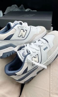 New Balance 550 Aesthetic, Aesthetic Running Shoes, Vintage Shoes Aesthetic, Nike Vintage Shoes, New Balance Aesthetic, Balance Aesthetic, Aesthetic Running, Nike New Balance, Shoes Aesthetic