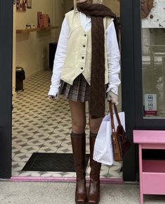 Fisher Vest Outfit, Horse Race Outfit, How To Have Style, Looks Street Style, Fall Fits, Mode Inspo, Winter Fits, 가을 패션, Fall 2022