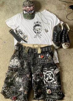 Simple Punk Outfits Men, Punk Shorts Outfit, Grindcore Outfit, Grindcore Art, Crust Punk Outfits, Crust Pants Punk, Grindcore Aesthetic, Crust Shorts, Crust Punk Fashion