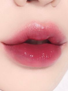 Korean gradient lips glossy dark pink tint Korean Gradient Lips, Korean Beauty Makeup, Gradient Lips, Jelly Lipstick, Glossier Lip Gloss