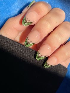 Acrylic Nail Designs Indie, Green Nails Aesthetic Vintage, Green 90s Nails, Grunge Green Nails, Fairy Wedding Nails, Grunge Summer Nails, Green Boho Nails, Green Aesthetic Vintage Outfit, Indie Nails Acrylic