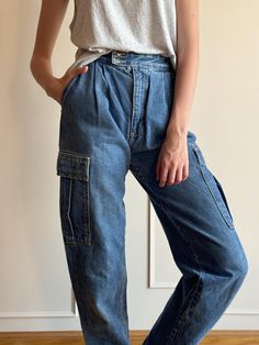 Out of this world bongo jeans circa 1994. Medium wash with cargo pockets and exaggerated tapered fit. One of the best finds of the past six months!  Bongo Waist - 27" Length - 42" Inseam - 33" Rise - 13"  Excellent condition Tapered Cargo Pants, Bongo Jeans, Pantalon Large, Jeans Boyfriend, Boyfriend Jeans, Cargo Pants, Leg Pants, Wide Leg Pants, Wide Leg