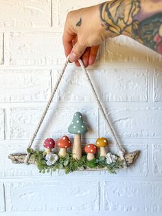 Drift wood with painted mushrooms and moss with rope to hang on your wall or door. Organic Crafts Diy Projects, Diy Toadstools How To Make, Mushroom Fairy Decor, Crafts Made From Nature Materials, Mushroom Project Ideas, Diy Fairy Home Decor, Crafts With Mushrooms, Yarn Mushroom Diy, Dried Mushroom Decor