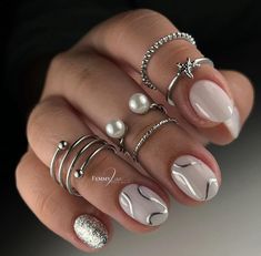 Nails With Silver Lines, Short Oval Nail Designs, Oval Nails Designs, Swirl Nail Art, Business Nails, Mauve Nails, Hippie Nails, Minimalist Nail Art, Happy Nails