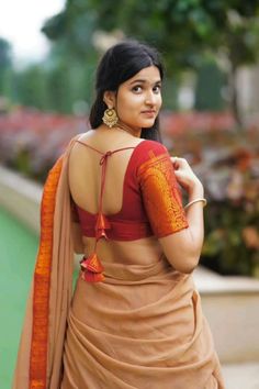 Golden Blouse Designs, Model Saree, Latest Blouse Designs Pattern, Saree Blouse Neck Designs, Backless Blouse Designs, New Saree Blouse Designs, Traditional Blouse Designs, Latest Model Blouse Designs, Fashionable Saree Blouse Designs