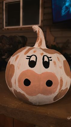 Brown Cow Pumpkin Painting, Cow Pumkin Painting, Pink Cow Pumpkin Painting, Desert Pumpkin Painting, Painted Cow Pumpkin Ideas, Cow Painted Pumpkin Ideas, Ideas To Paint Your Pumpkin, Pumpkin Cow Painting Ideas, Cute Paint Pumpkin Ideas