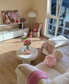 22 Must-Have College Apartment Decor To Transform Your Place (2024) Girly Living Room, Apartment Decor Ideas, Girly Apartments, Girly Apartment Decor, Future Apartment Decor, First Apartment