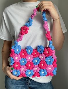 Crochet Puff Flower Tote Bag Pattern - Beginner Friendly Shoulder Bag Crochet Pattern Digital PDF file This PDF document includes materials that you will need, abbreviations, a step-by-step pictures and detailed explanations on how to crochet this puff flower bag. Materials 150g. DK Yarn (20g. centre of the flower, 40g. in each 3 colours for the petals) 3.5 mm crochet hook Scissors Needle Stitch markers Abbreviations Mc - Magic Circle Ch - Chain St - Stitch  Sl St - Slip Stitch Sc - Single Croch Shoulder Bag Crochet, Puff Flower, Crochet Puff Flower, Bag Crochet Pattern, Flower Tote Bag, Crochet Shoulder Bags, Flower Handbag, Flower Purses, Flower Tote