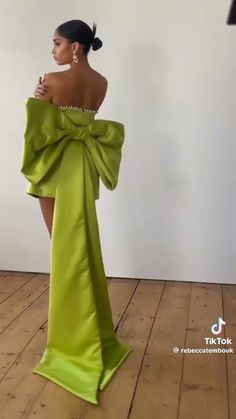 GIANT BOW-TIE MINI DRESS DESIGN Organza Bow Dress, Short Dress With Big Bow On Back, Short Dress With Big Bow, Gold Bow Dress, Short Bow Dress, Giant Bow Dress, Big Green Dress, Dress With Big Bow On Back, Dresses With Bows In The Back