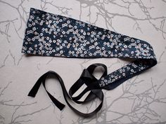 Hand made. Entirely personalizable. Made in France. Obi belt made to order in any size and any fabric from my husbands fabric shop:  https://www.etsy.com/shop/SigridsFabric You can also one or two fabrics for the belt, one or two to create a reversible belt Standard width at the widest past: 15cm, but I can make it narrrower or larger on request Obi Belt Diy, Summer Sewing, Liberty Of London Fabric, Mens Tie, Couture Mode, Obi Belt, Scarf Belt, Reversible Belt, Diy Couture