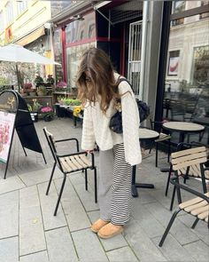 Stripped Pants Outfit Fall, Stripped Pants Stockholm, Copenhagen Style Dress, California Aesthetic Outfit Summer, Striped Pants Outfit Winter, Europe Aesthetic Fashion, Copenhagen Outfits, Europe Winter Fashion, Outfit Inspo Sweater