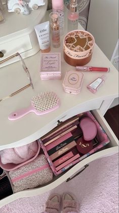 Tasnim Core, Soft Girl Makeup, Makeup Beauty Room, Peach Makeup, Pink Lifestyle, Beauty Aesthetic, Girly Room, Christmas Feeling, Pastel Pink Aesthetic