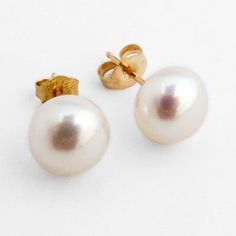 Vintage 14 K (.585) yellow gold stud earrings, decorated with Cultured Pearls. These beautiful earrings weigh a total 2.2 grams; Pearls are 9 mm in diameter. EA1804 14k Gold Round Pearl Earrings, Classic 14k Gold Pear Shaped Earrings, Classic White 14k Stamped Earrings, Classic White 14k Gold Earrings, Classic 14k Gold Pearl Earrings For Pierced Ears, Classic Round Yellow Gold Pearl Earrings, Classic Yellow Gold Round Pearl Earrings, Classic 14k Yellow Gold Pearl Earrings, Classic Yellow Gold Pearl Earrings As Gift