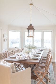 Cream color paint gives you a warm neutral wall color that fits just about every home and every room. This is a round-up of the best cream paint colors for walls! Rh Dining Table, Rh Dining, Traditional Dining Room Table, Dining Table Size, Dining Table Height, Dining Table Sizes