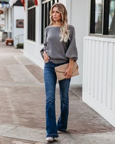 Bootleg Jeans Outfit, Bootcut Jeans Outfit, Balloon Sleeve Sweater, Bootleg Jeans, Jeans Outfit Fall, Womens Jeans Bootcut, Outfit Formulas, Lovely Clothes, Jeans Outfit