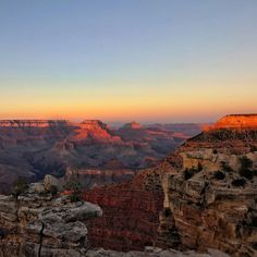 the sun is setting at the grand canyon