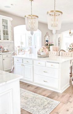 Dream white kitchen Elegant Rustic Home Decor Kitchen, My Texas House Laundry Room, Unique Home Appliances, Shabby Chic Chandelier Diy, Nicole Miller Home Decor, French Country Modern Decor, Country Romance Bathroom, East Coast Home Decor, Modern Country Kitchen Design