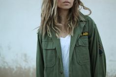 vintage military Classy Bohemian, Military Parka, Military Jackets, Body Types Women, Denim Jacket Patches, Vintage Denim Jacket, Vintage Military, Beauty Clothes