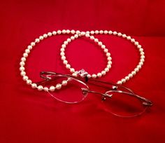 Pearl Eyeglass Chain. Women's Glasses Holder Necklace Glasses Holder Necklace, Eyeglasses Holder, Necklace Crochet, Women's Glasses, Glasses Holder, Inspirational Design, Eyeglass Chain, Eyeglass Holder