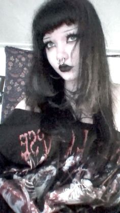 #alt #alternative #alternativefashion #alternativegirl #goth #gothic #cannibalcorpse #metal #metalhead #gothgirl #outfit #outfitinspo #makeup Gothgirl Outfit, Goth Poses, Comfy Goth, Dc Pfp, Short Wavy Haircuts, Scene Punk, Sally Face Game, Goth Subculture, Gothic Hairstyles