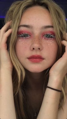 White Eyelashes Makeup Look, Pink Eyelashes Makeup, White Pink Makeup, Halloween Makeup Blonde Hair, White And Pink Makeup Looks, White Eyelash Makeup, Fee Make Up, Pink Mascara Looks, White Freckles Makeup