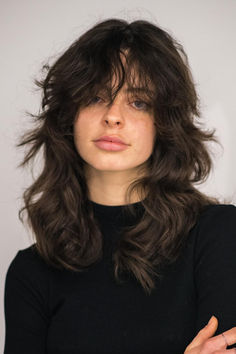 Wolf Haircut Medium Length Straight, Layered Hair Medium Wavy Curly, Wolf Hairstyle Women, Mid Length Haircut Wavy Hair, 90s Wolf Cut Hair, Medium Length Haircut Wolf Cut, Medium Wolf Cut Women, Wolf Cut Straight Hair Medium, Wolf Cut Wavy Hair Medium