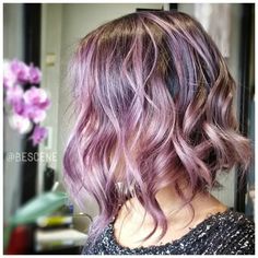 “ B L O S S O M  created these beautiful shades of mauve & blush using @Schwarzkopfusa! At the base I used the #Schwarzkopf #Metallics 4-29, 0-99 Ends:…” Short Balayage, Dyed Hair Pastel, Inverted Bob Hairstyles, Guy Tang, Wavy Bob Hairstyles, Hair Color Pastel, Super Hair, Hair Color Purple, Balayage Brunette