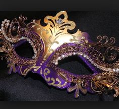 Masquerade Mask Designs | Pinned by Kenia Mugarra Purple Masquerade Mask, Masquerade Centerpieces, Father Of The Bride Outfit, Masquerade Outfit, The Mask Costume, Masquerade Ball Mask