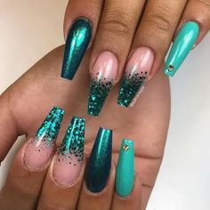 St Patrick Day Nails Acrylic, Acrylic Nails Glitter, Christmas Nails Glitter, Dark Pink Nails, Green Acrylic Nails, St Patricks Day Nails, Glitter Nails Acrylic