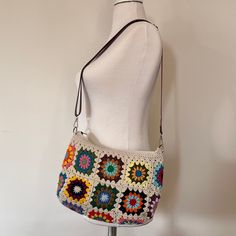 Everyday Multicolor Bag With Zipper Closure, Retro Multicolor Bags With Zipper Closure, Trendy Multicolor Hobo Tote Bag, Trendy Multicolor Hobo Bag Tote, Trendy Crochet Crossbody Bag With Removable Pouch, Trendy Crochet Pouch Bag With Adjustable Strap, Trendy Multicolor Hobo Bag For Vacation, Multicolor Shoulder Bag With Zipper For Daily Use, Multicolor Mobile Phone Pouch Shoulder Bag