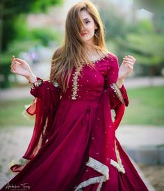 Aesthetic Guy Outfits, Photoshop Skills, Dps For Girls, Post Photo, Hiding Face, Fashion Shoes Heels, Afghan Fashion, Beautiful Dresses Short, Beautiful Dress Designs