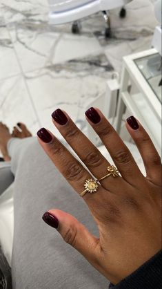 Maroon Nails Black Women, Short Buffed Nails, Short Fall Nails On Brown Skin, Short Winter Nails Black Women, Nails For 40 Year Olds Over 40, Fall Nails Real Nails, Short Fall Nails 2023 Black Women, Fall Nail Color For Black Women, Short Fall Nails 2023 Gel