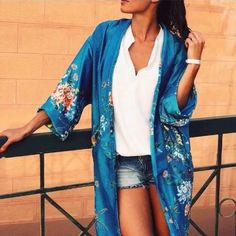 Brand New With Tag. Bloggers Fave! Stunning Kimono With Sleeves With Rolled-Up Detailing And Side Pockets. Size M (One Size). Printed Kimono, Logo Women, Floral Print Kimono, Over 50 Womens Fashion, Print Kimonos, Women Sweater, Retro Illustration, Zara Jackets, Fashion Over 50