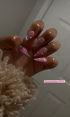 Stiletto Nails Idea, Cute Short Stilleto Nails Designs, Medium Stilleto Nail Design, Stelltos Nails Design, Short Stiletto Nail Designs, Short Stelltos Nails, Medium Junk Nails, Stilleto Nail Idea, Stiletto Short Nails