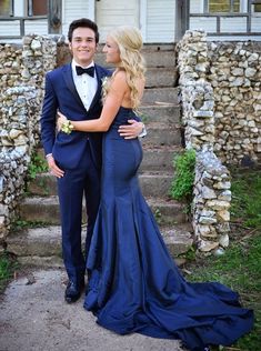 Wite Prom Dresses, Dark Blue Prom Dresses, Dark Blue Prom Dress, Navy Blue Prom Dress, Prom Dress With Train, Homecoming Pictures, Prom Pics, Blue Prom Dresses, Prom Couples