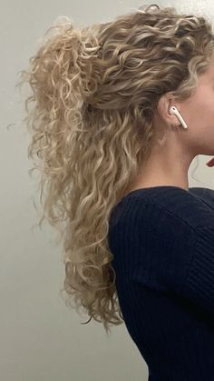 Natural Curly Hair Cuts, Highlights Curly Hair, Curly Hair Photos, Blonde Curly Hair, Hairstyles For Girls, Jason Grace, Braid Hairstyle, Blonde Hair Inspiration, Easy Hairstyle