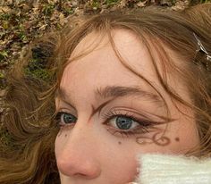 Hippie Makeup, Vampire Bride, Funky Makeup, Baby Kostüm, Graphic Makeup, Swag Makeup, Ethereal Makeup, Interesting Images, Being Creative