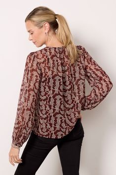 Finished in printed chiffon fabric, the Alanna blouse by EVEREVE is the perfect fall-forward top, featuring a half button-front placket, flowy fit, and long puff sleeves. Style for the season with your favorite jeans or trousers. | EVEREVE Women's Alanna Chiffon Blouse, Size XS, Red Fall Forward, Sleeves Style, Long Puff Sleeves, Chiffon Blouse, Chiffon Fabric, Favorite Jeans, Puff Sleeves, Puff Sleeve, Chiffon