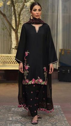 Embroided Suits, Simple Silk Dress, Simple Suits, Winter Suits, Luxury Pret, Pakistani Clothes, Punjabi Outfits, Silk Clothes, Machine Work