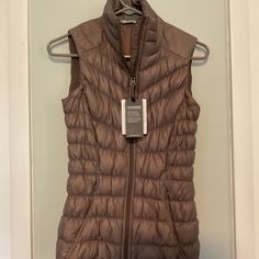 Athleta, Puffer Vest Nwt Featherdry. Fitted Sporty Vest For Fall, Sporty Fitted Vest For Fall, Fitted Vest For Outdoor Activities, Sporty Fitted Vest For Outdoor, Winter Nylon Activewear, Fall Sports Athleisure Vest, Sporty Winter Vest, Teal Quilt, Blue Drapes