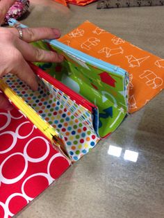 Sew Together Bag. DIY step-by-step tutorial. Сумочка для рукоделия Costura Diy, Bag Sewing, Zippered Pouch, Barn Quilts