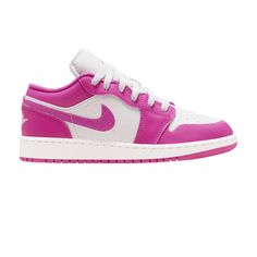 You Can't Deny It: The Aj1 Is A Classic. It's Back With Crisp Leather, Pops Of Color And Classic Air Cushioning To Keep You Looking Fresh And Feeling Comfortable. A Debossed Wings Logo And Embroidered Jumpman Add Heritage Jordan Style You Can't Help But Show Off. Lisa's Outfits, Logo Wings, Cazal Eyewear, Cdg Converse, Pink Iris, Jordan Shop, Jordan Style, School Fit, Nike Blazers Mid